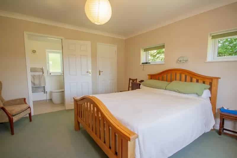 5 Bedroom Country Cottage For Sale