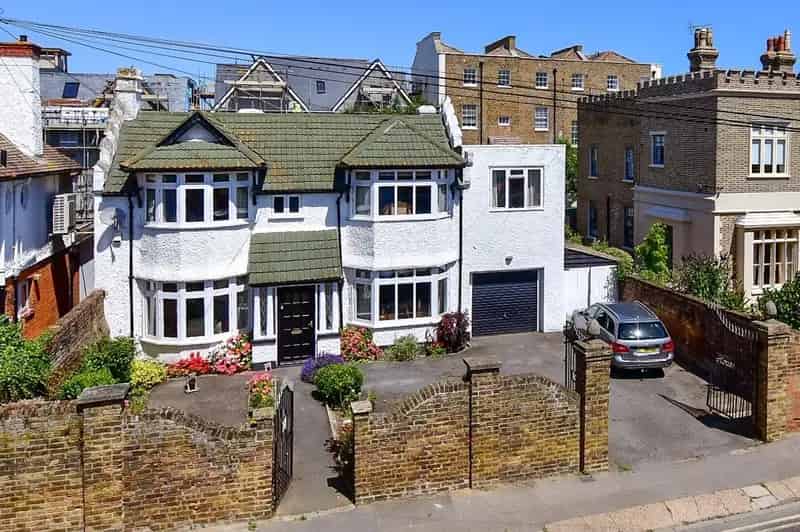 4 Bedroom Detached House for Sale Near Beach