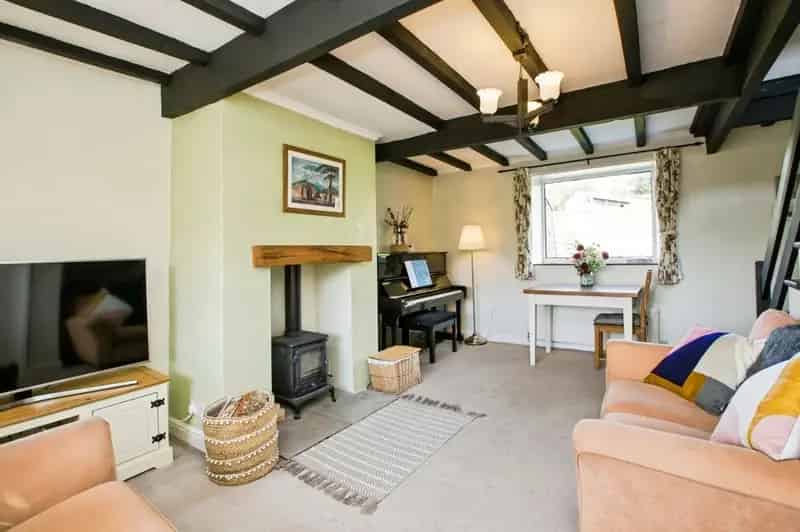 2 Bedroom End Terrace House Halifax West Yorkshire