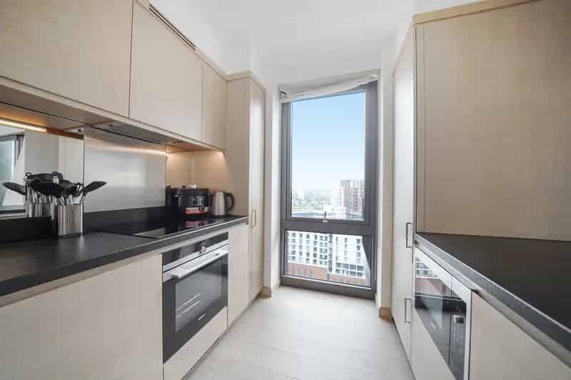 Luxury 2-Bedroom Apartment Embassy Gardens London