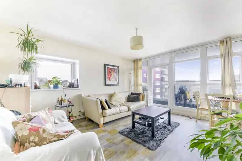 2 Bed Flat Old Kent Road Near Stations City Views No Onward Chain