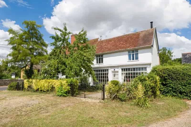 Grade II Listed 4 Bedroom Detached Cottage