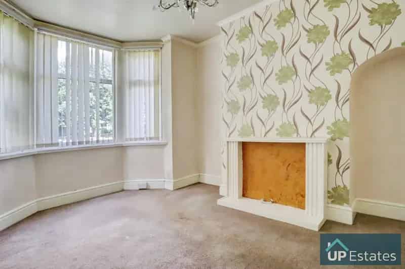 3 Bedroom Semi Detached House to Rent Extended Garden No Upward Chain