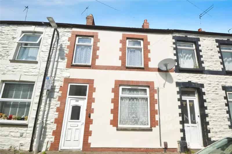 3 bedroom terraced house for sale