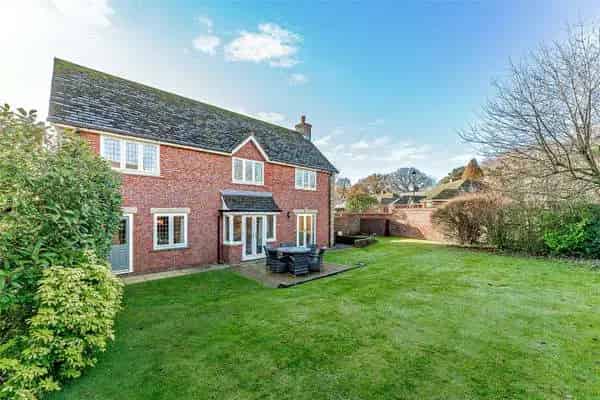 Spacious Detached Family Home in Peaceful Cul-de-sac