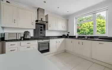 3 Bed Family Home Colyton Devon Spacious Garden Ample Parking Garage