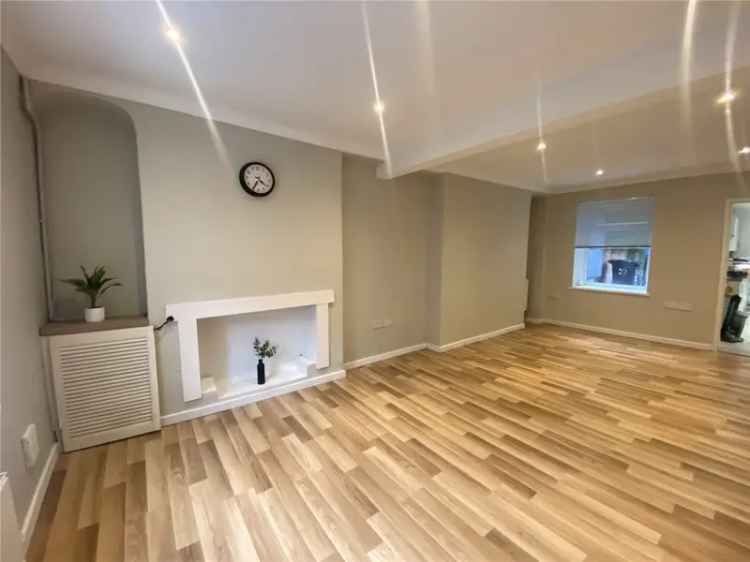 3 Bedroom House Ebbw Vale Large Lounge En Suite Off Road Parking