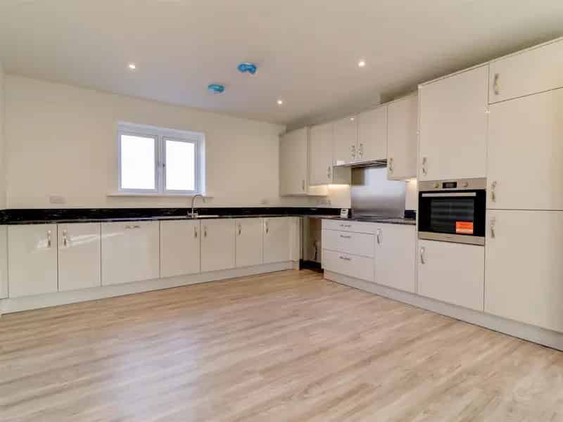 2 Bedroom Apartment Coventry Near Transport Links