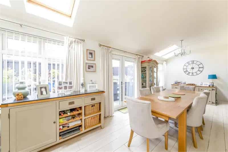 5 Bed Detached House with 3 Reception Rooms