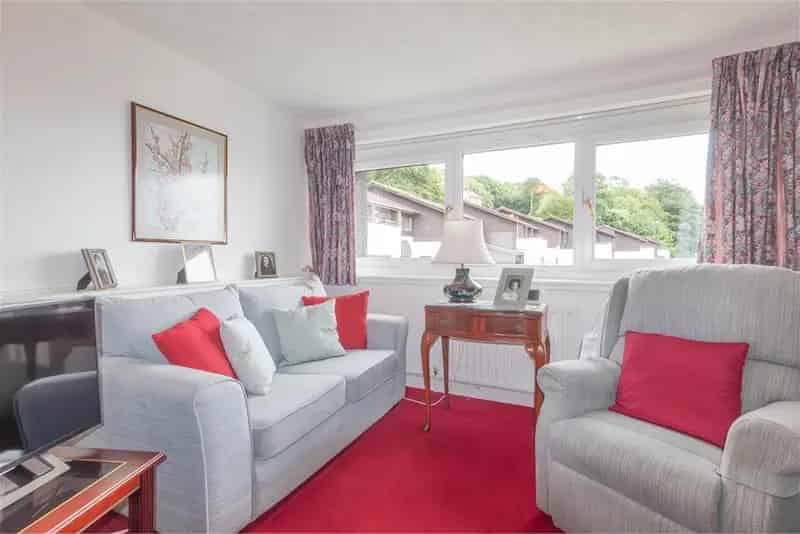 2 Bed Flat - First Floor with 1 Reception Room
