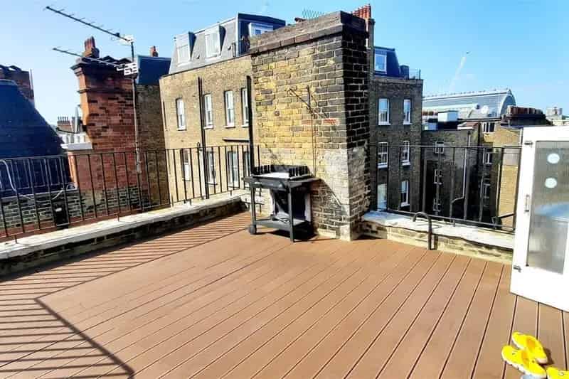 Bright 2 Double Bed Top Floor Apartment West Kensington
