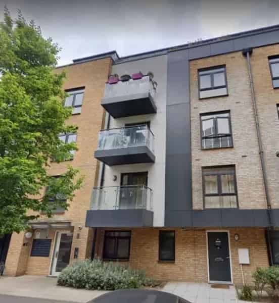 Spacious Double Room Near Transport Links and Parks