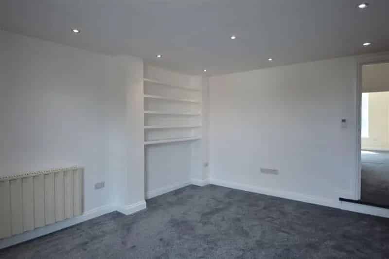 3 Bedroom Apartment Near Amenities