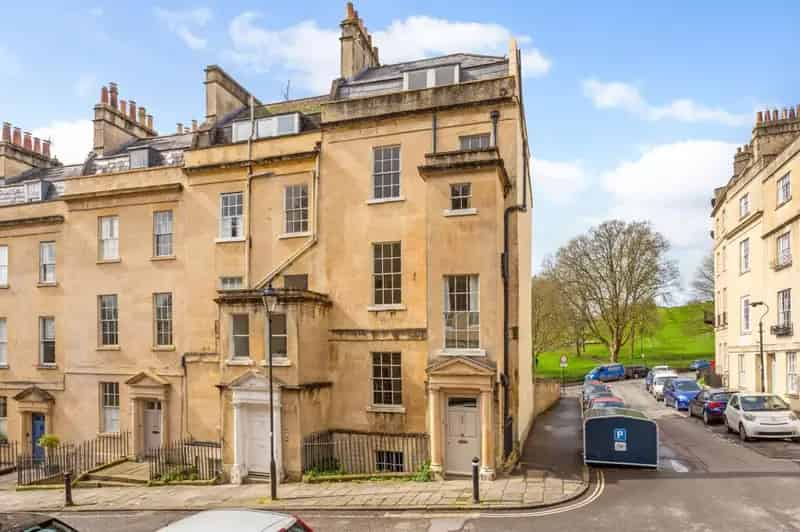 5 bedroom town house for sale