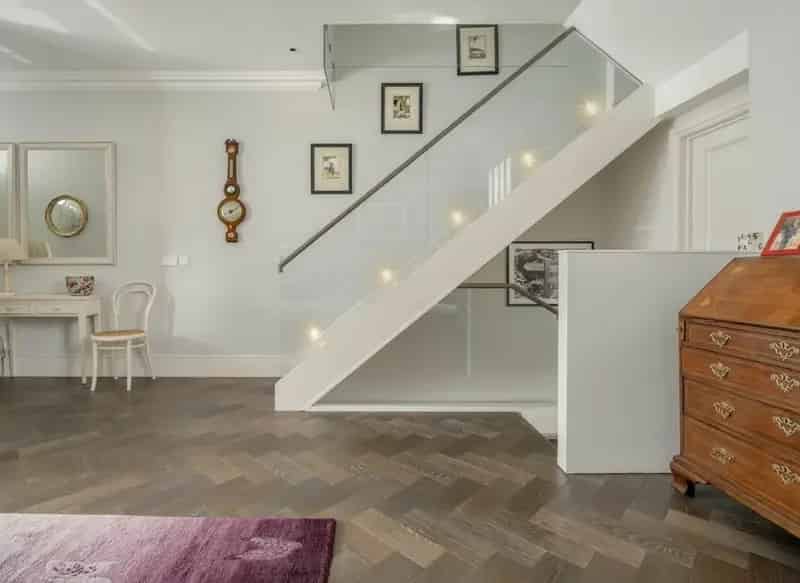 Stunning 3-Bed House with High Ceilings and Private Garden