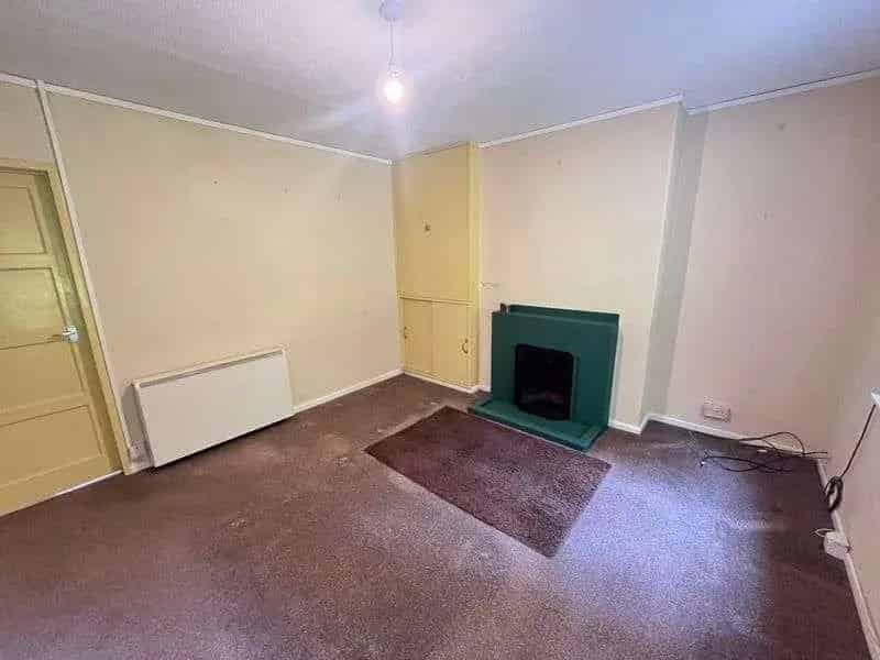 3 Bed House For Sale Near Warminster Park
