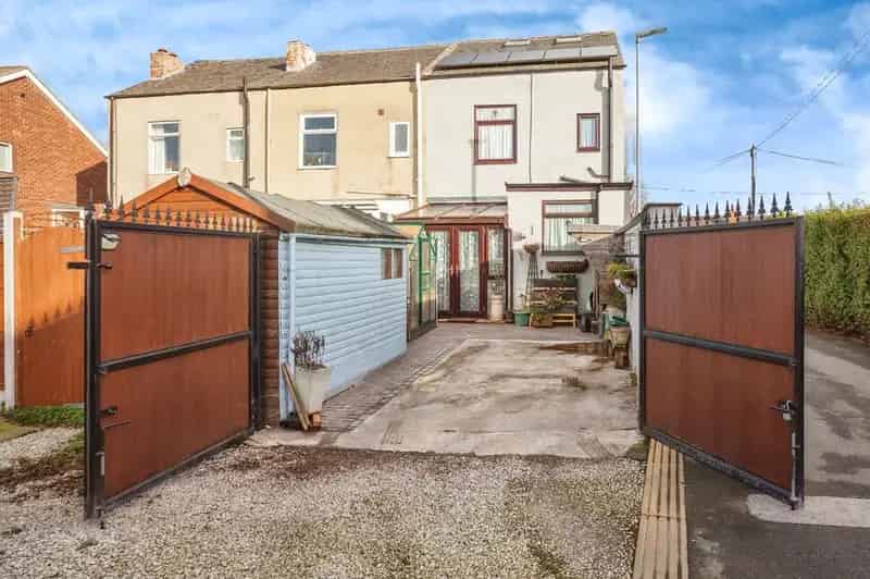 3 Bedroom End Terrace House for Sale Wakefield West Yorkshire WF1