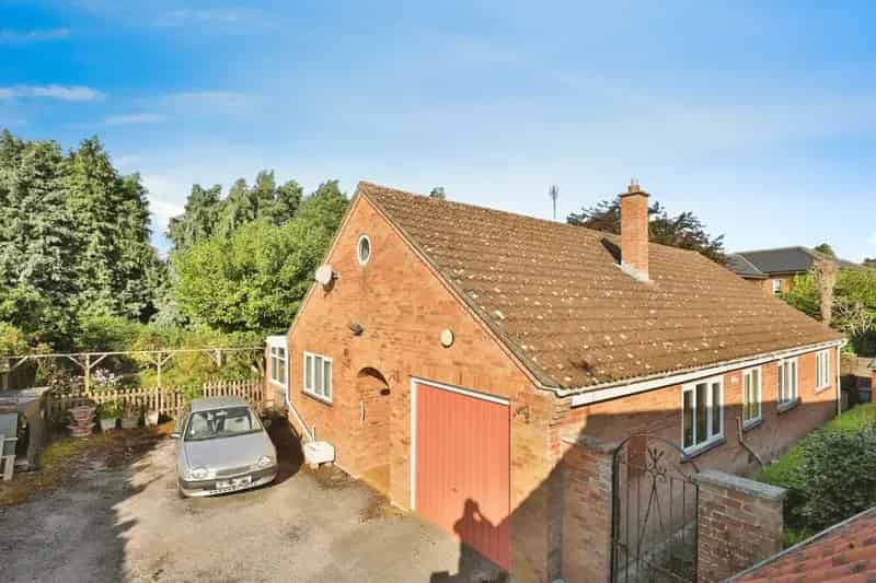 Spacious 3-Bed Detached Bungalow in Swaffham
