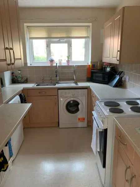 Flat For Rent in Reigate and Banstead, England