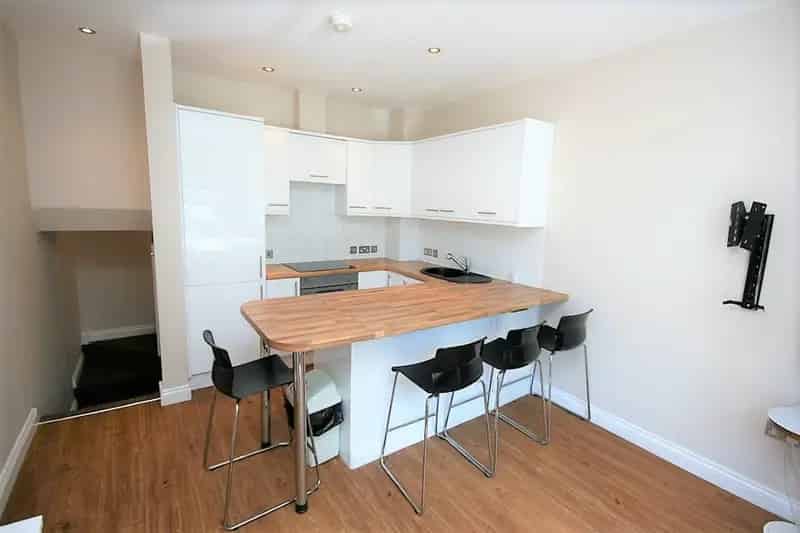 2 Bed Ground Floor Apartment Reading Near Town Centre University RBH