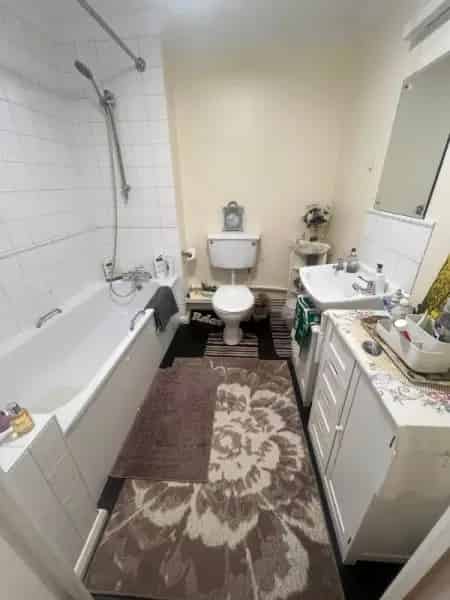 1st Floor Flat in Andover Near Schools and Community Centre