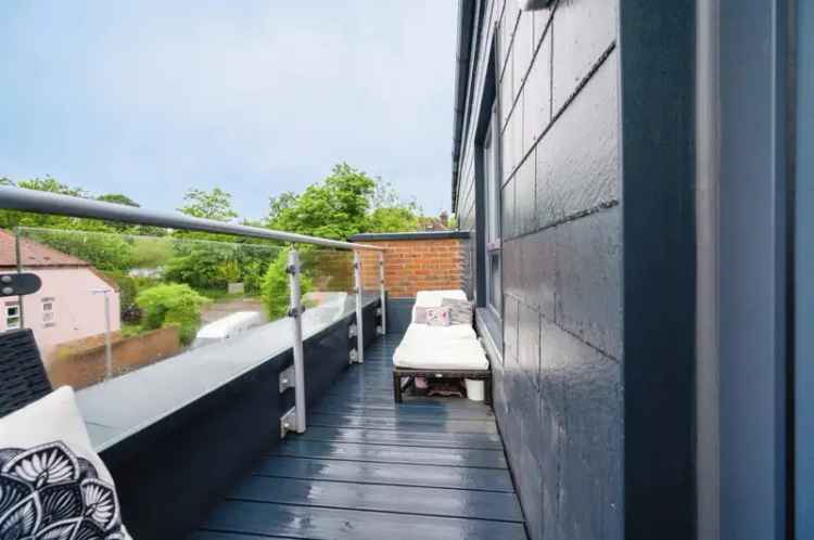 Luxury 2-Bed Penthouse Apartment Harpenden
