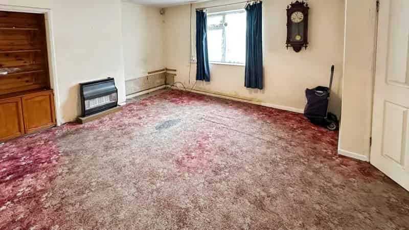 3 Bedroom 1930s Semi-Detached House For Sale