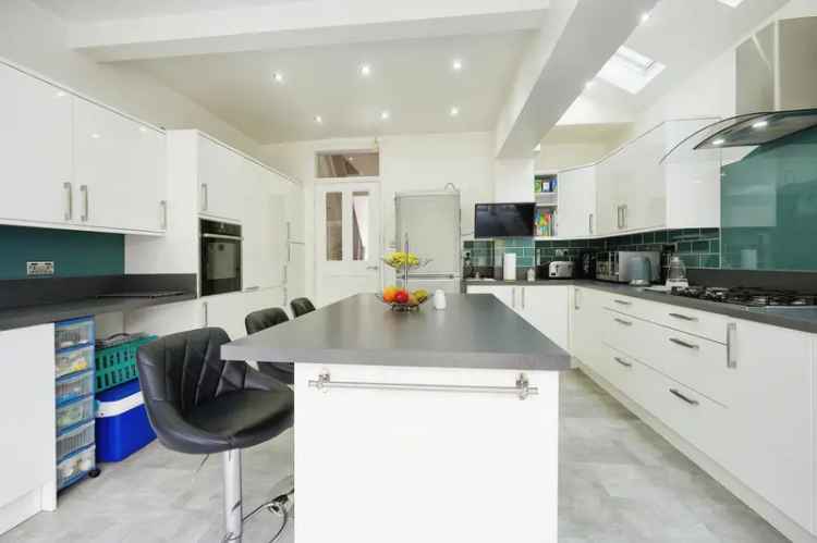 House For Sale in Richmond Road, London, England