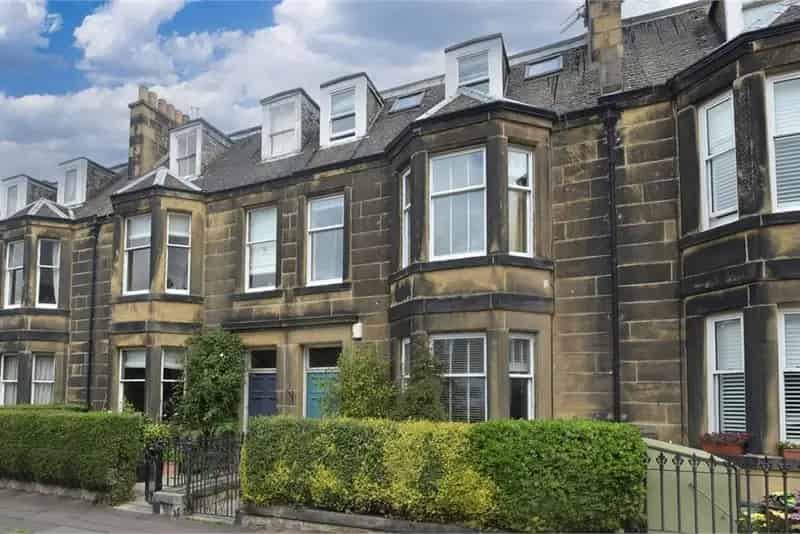 4 Bed House - Terraced with 2 Reception Rooms