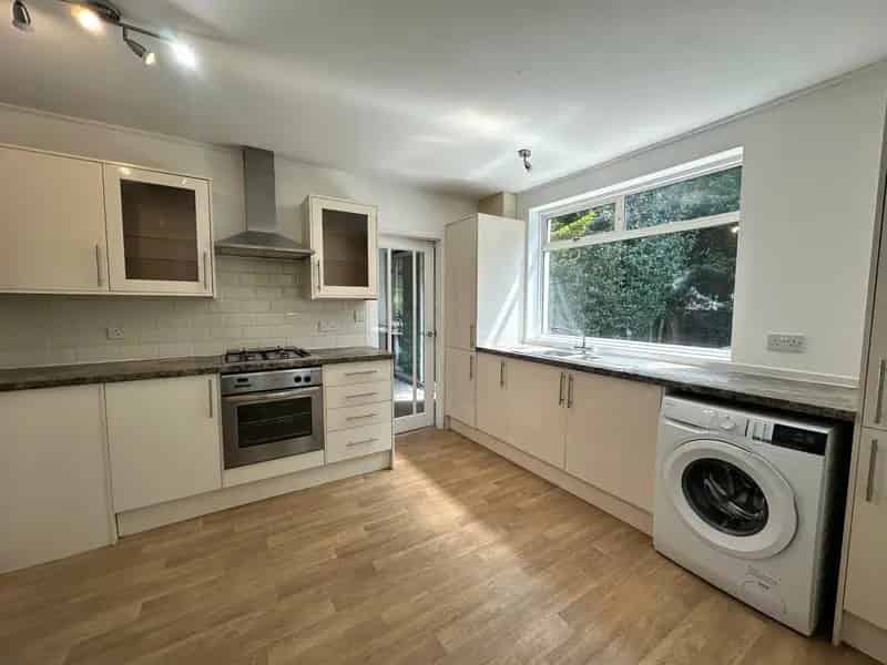 3 Bed Semi-Detached House Near Amenities and Schools