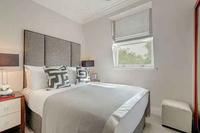 2 Bed Flat Kensington Gardens Square W2 - Modern Luxury