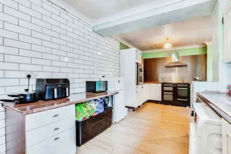 Four Bedroom Detached House in Thornes