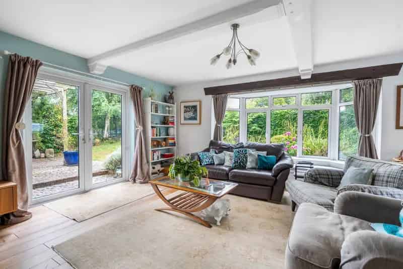 Impressive 4 5 Bedroom Detached House with Landscaped Gardens