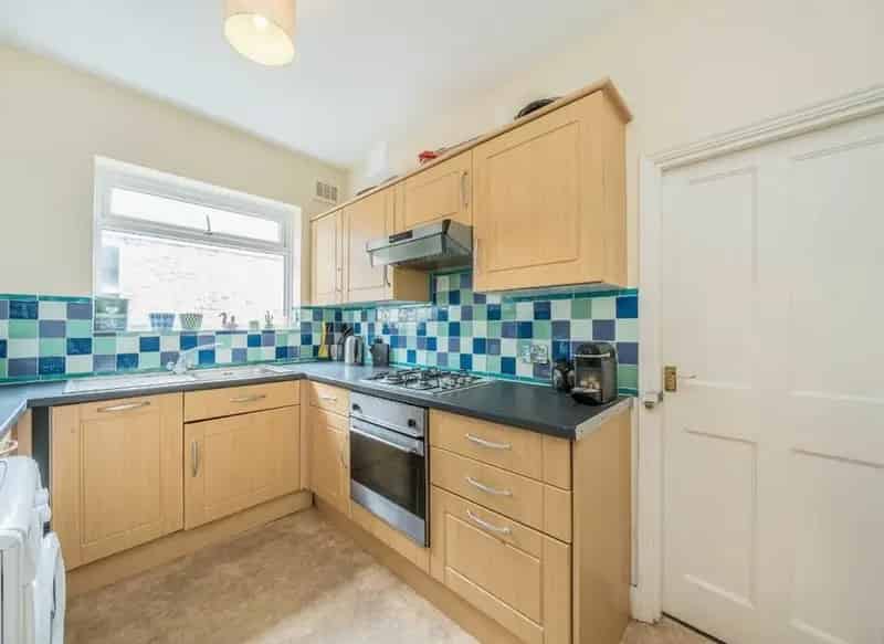 Balham 2-Bedroom Flat Top Floor Spacious Reception Home Office