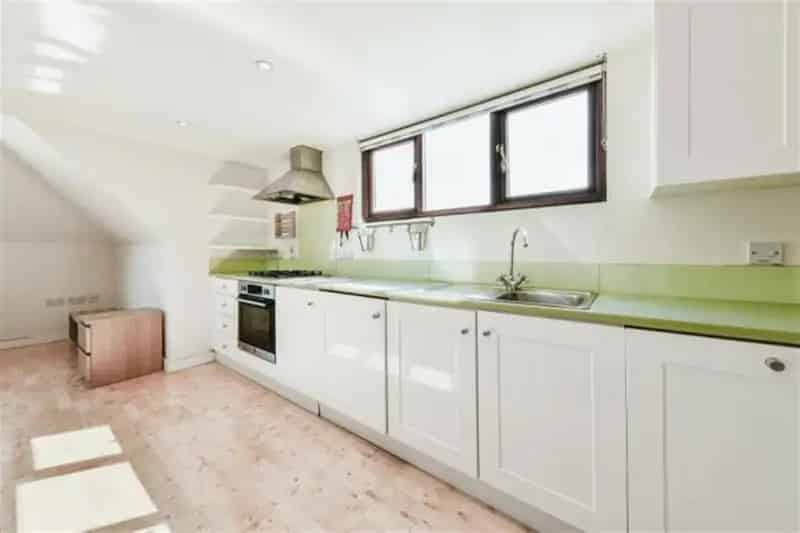Spacious Two Bedroom Apartment Hitchin Town Centre Long Lease