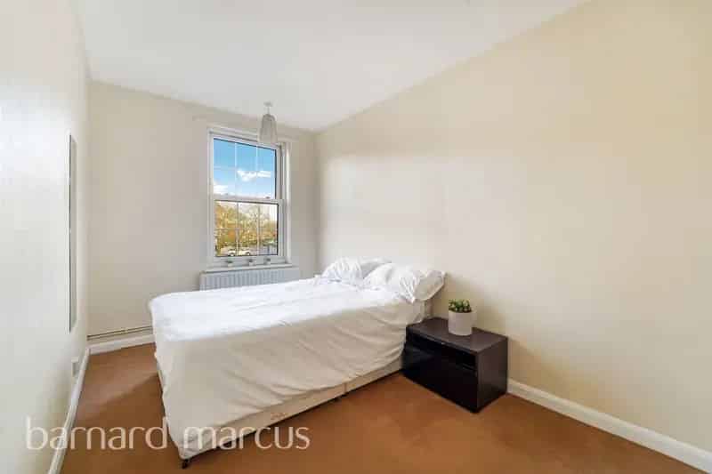 Spacious 2-Bed Flat in Morden - Ideal for Families and Couples