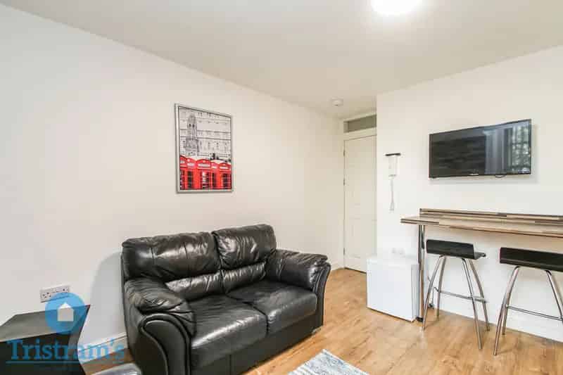 2 Bedroom Student Apartment Bills Included