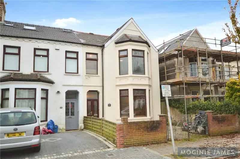 4 Bedroom End of Terrace House for Sale