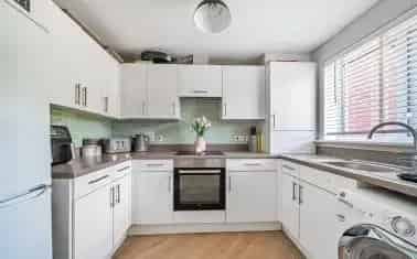2-Bed Detached House Exeter Modern Development Family Home