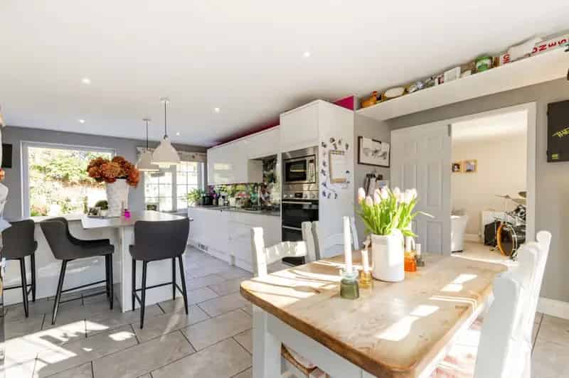 5 Bedroom Detached House with Annexe and Garage for Sale