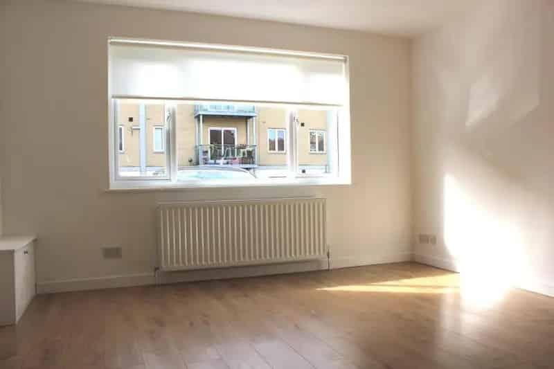 2 bedroom maisonette