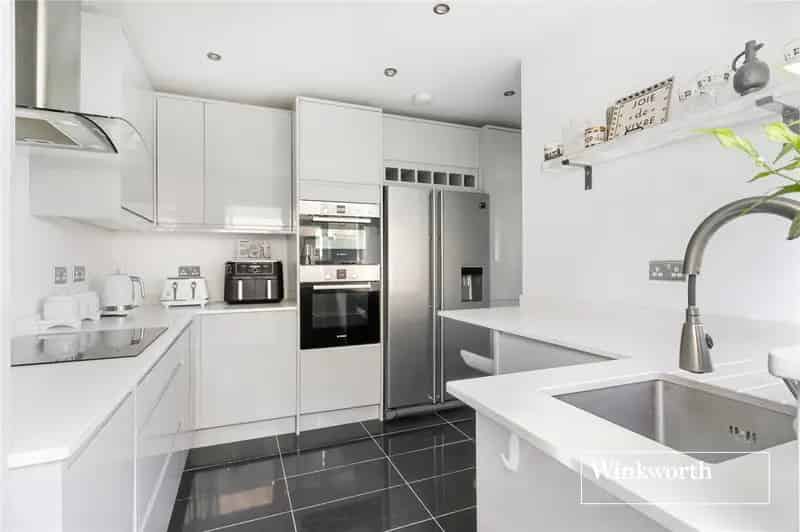2 Bedroom Maisonette in New Barnet - Fully Refurbished