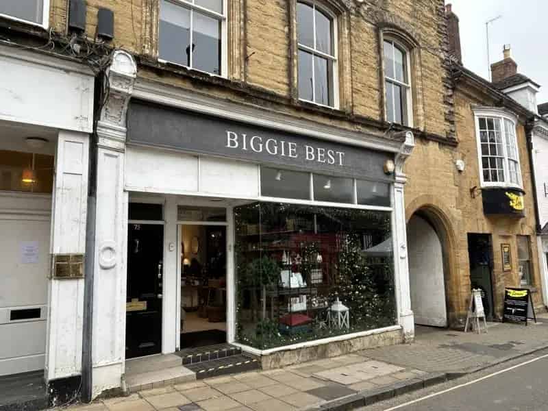 Grade II Listed Retail Premises with Office and WC