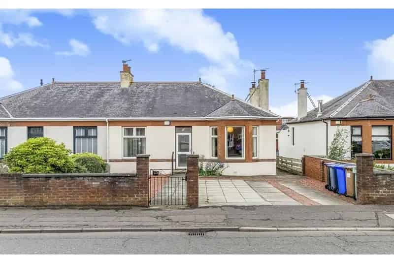 2 Bed Semi-Detached Bungalow in Prestwick