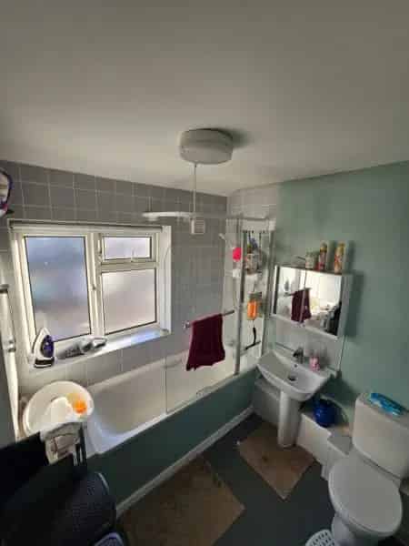 2 Bed House Driveway Large Garden New Flooring Family Home