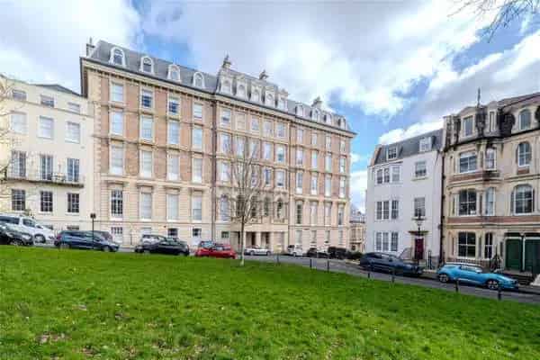 Luxury 2-Bed Apartment in Clifton Village Bristol