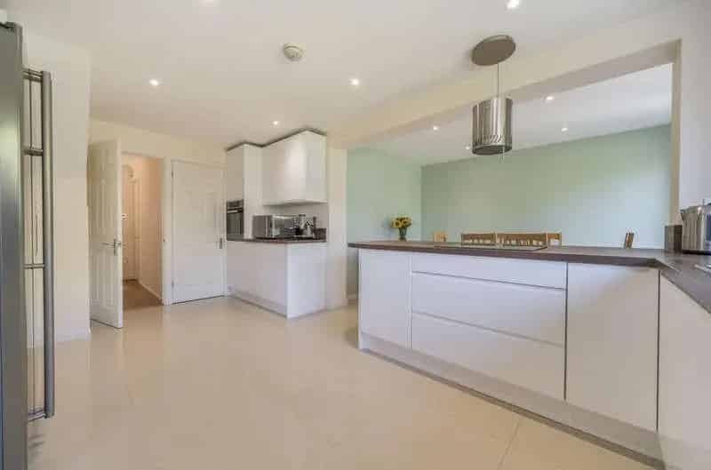 5 bed house for sale