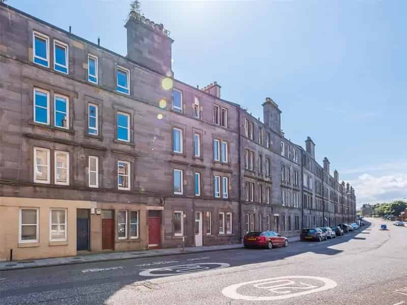 1 Bedroom Flat to Rent in Broughton
