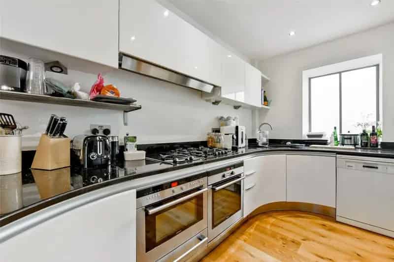 3 Bedroom Clifton Village Townhouse with Garden and Garage