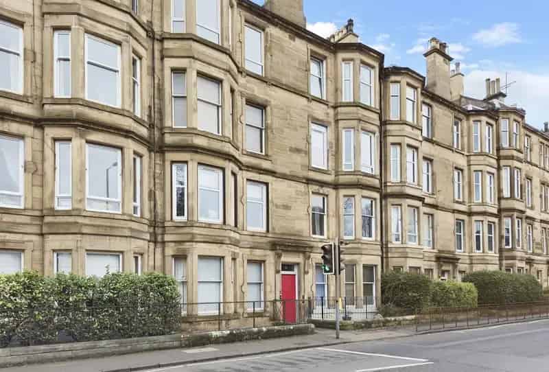 2 Bedroom Ground Floor Flat for Sale in Trinity Edinburgh